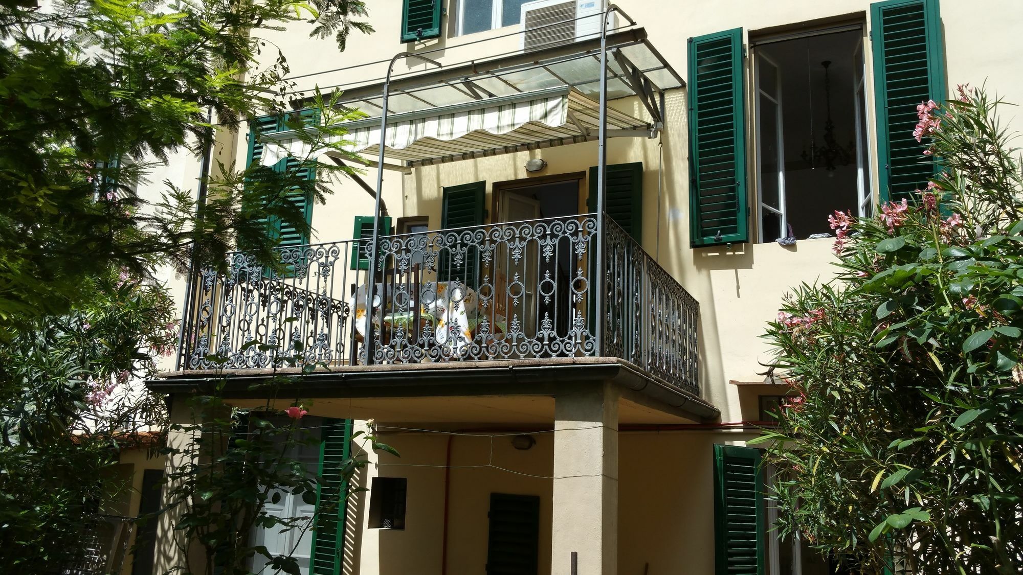 La Villa Nei Fiori Firenze Bagian luar foto